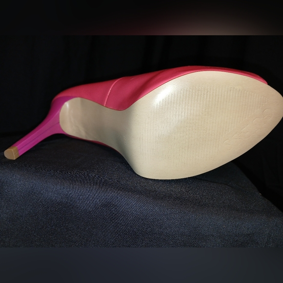 Guess "Patches" Pink Patent Leather Peep-toe Pump Sz. 10M - Picture 8 of 13